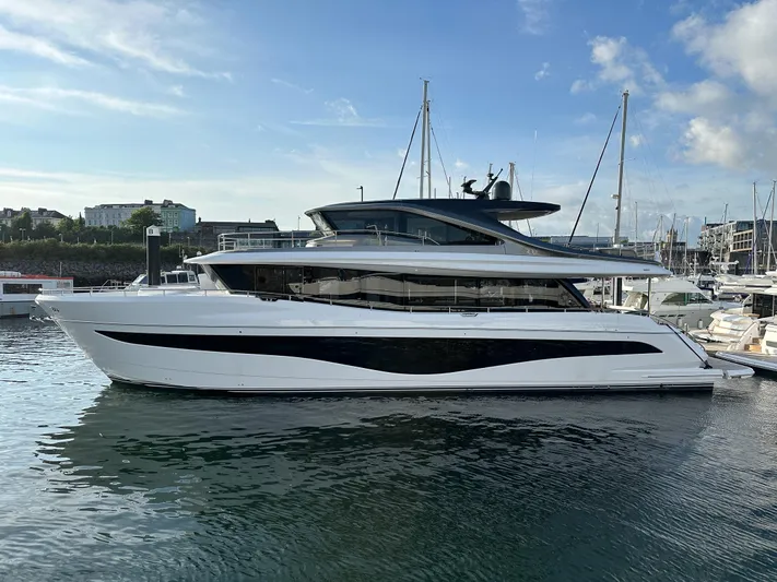 X80034 Yacht Photos Pics 