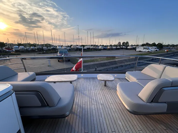 X80034 Yacht Photos Pics 