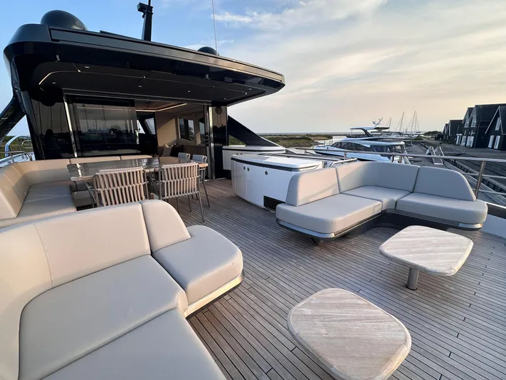 X80034 Yacht Photos Pics 