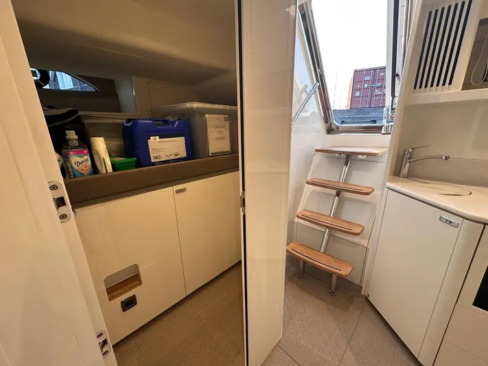 X80034 Yacht Photos Pics 