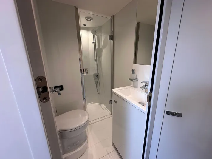 X80034 Yacht Photos Pics 