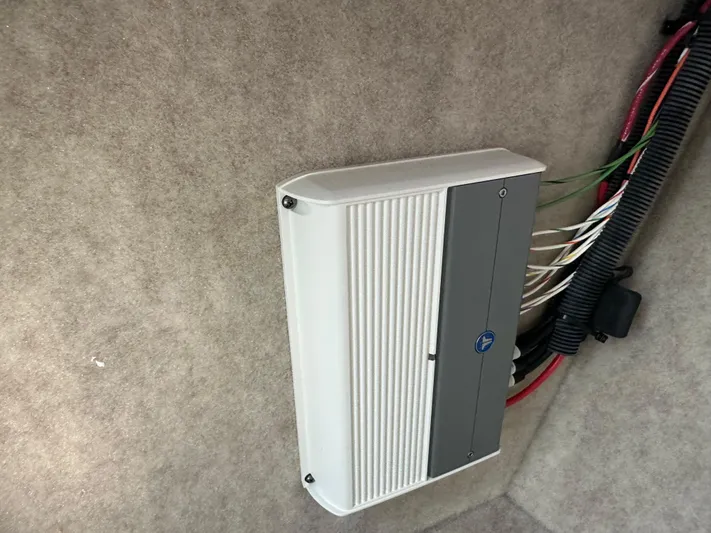  Yacht Photos Pics Boat audio amplifier in a 2015 Formula 310 Bowrider.