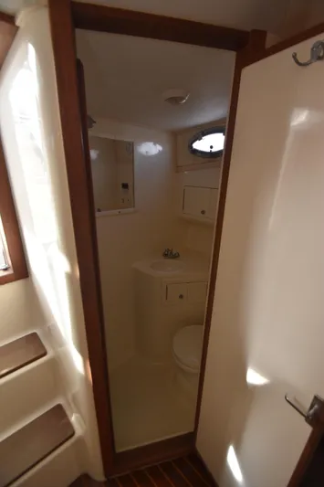 Barbara Ann Yacht Photos Pics 2001 Carolina Classic 35 Express boat bathroom interior with sink and toilet.