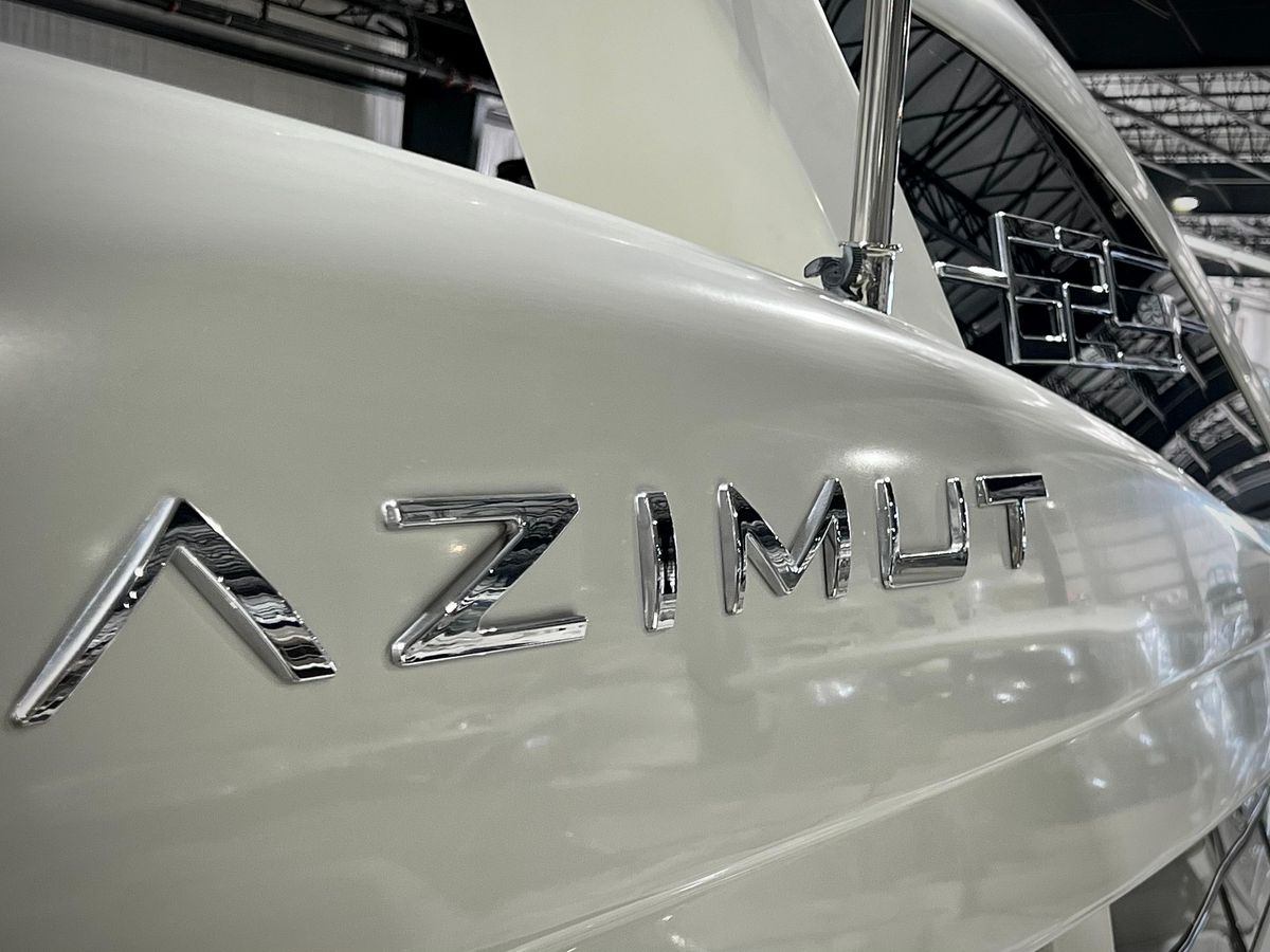 2010 Azimut 62 