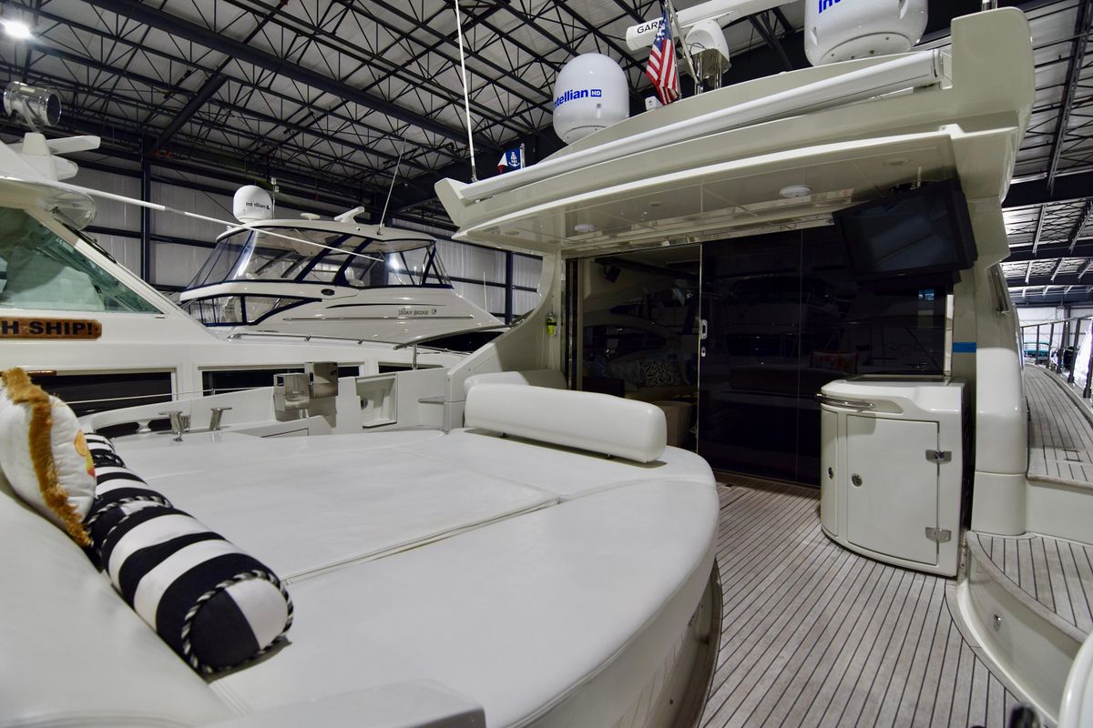 2010 Azimut 62 