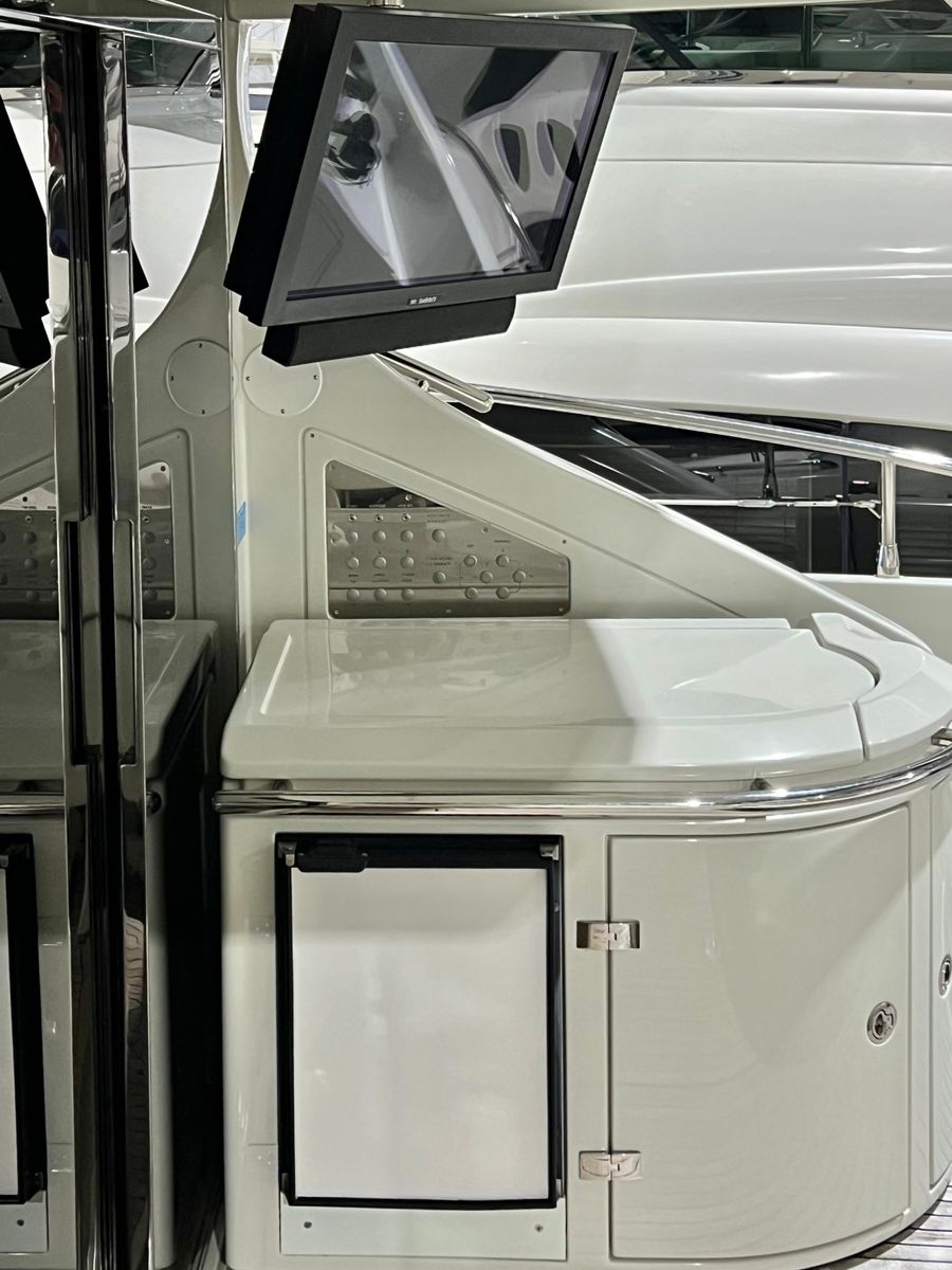 2010 Azimut 62 