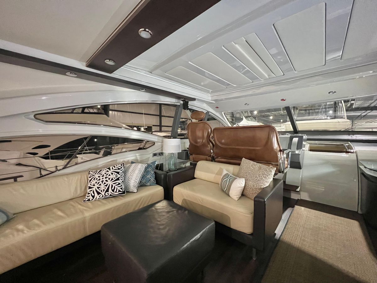 2010 Azimut 62 