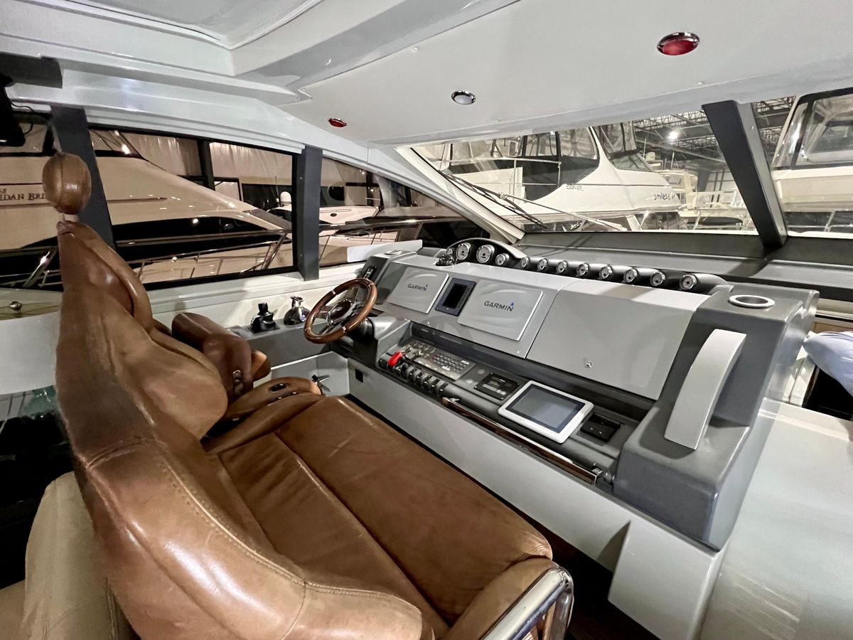 2010 Azimut 62 
