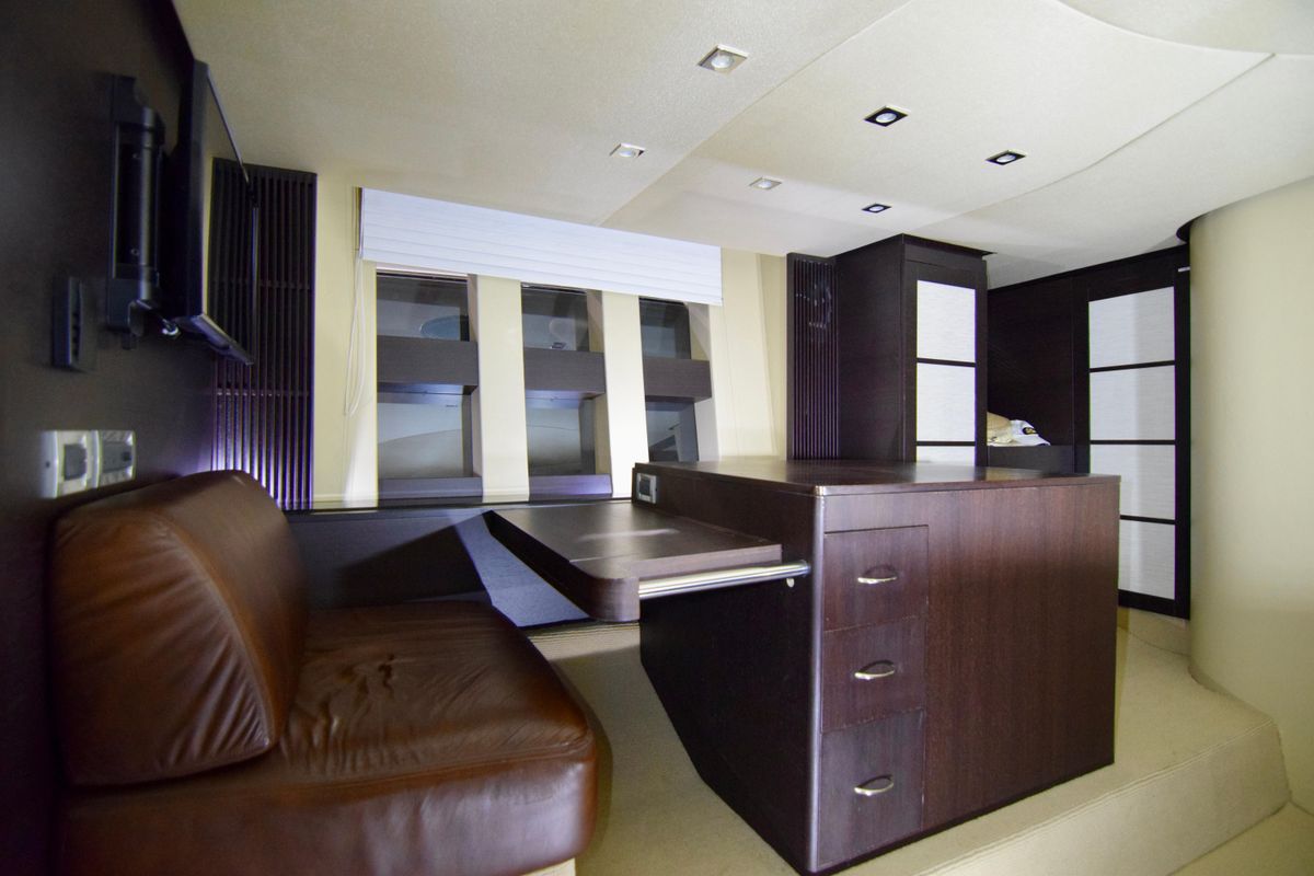 2010 Azimut 62 