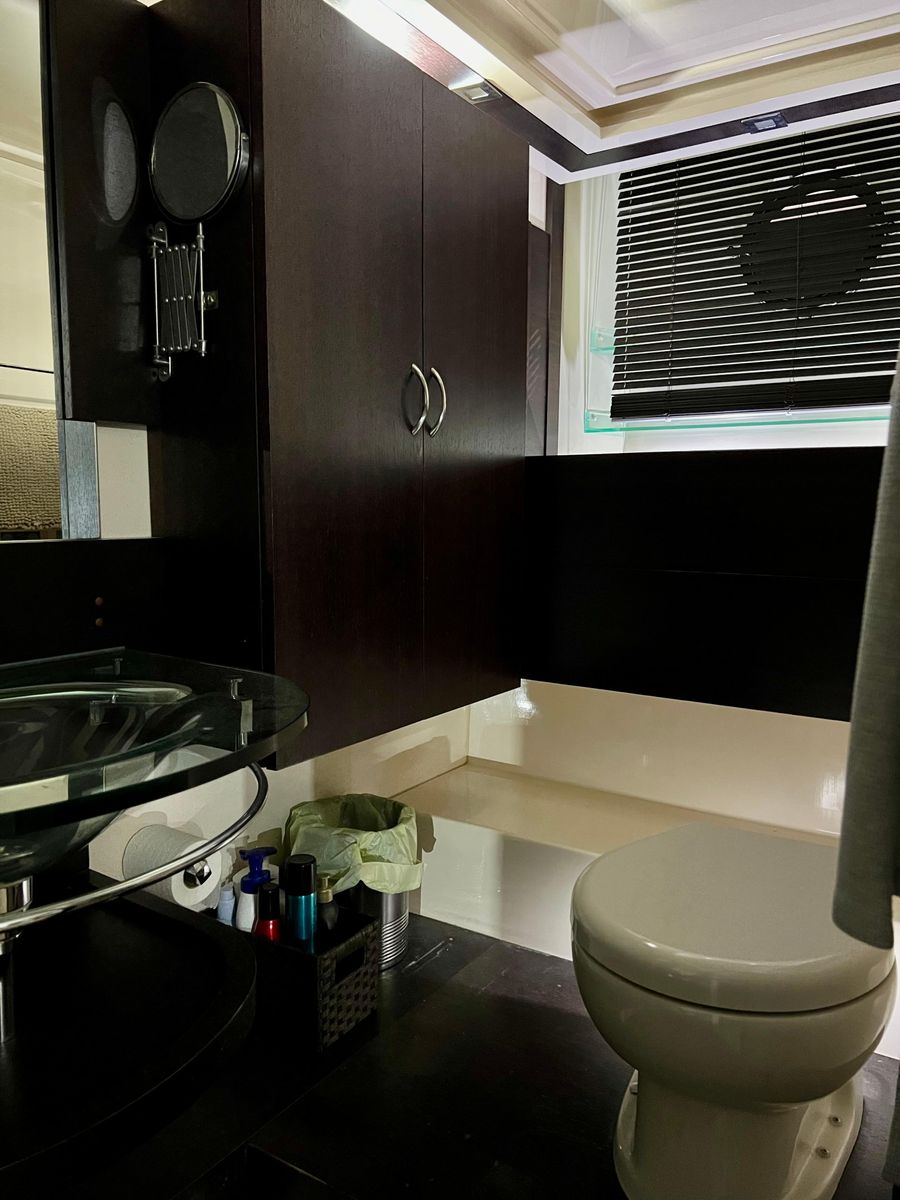 2010 Azimut 62 