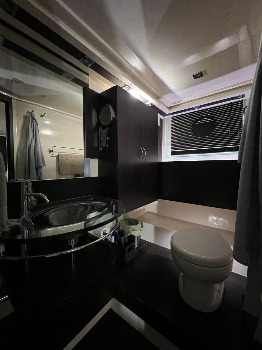 2010 Azimut 62 