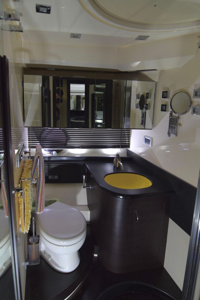 2010 Azimut 62 