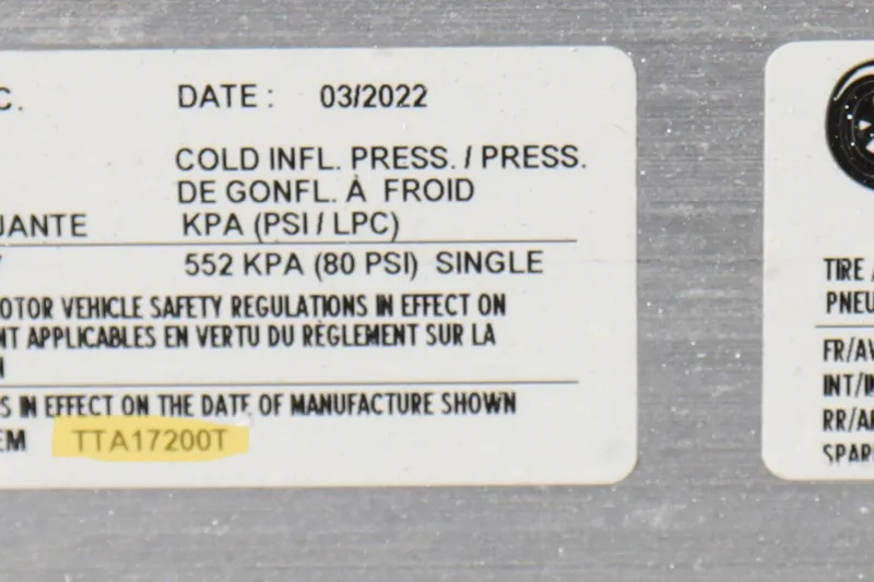 Knot Busy Yacht Photos Pics Label showing tire pressure information, dated 03/2022, for Ranger Tugs R-29 CB, 2017 model.