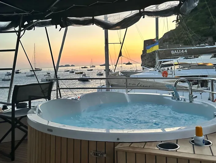 Topdog Yacht Photos Pics Lagoon 560 S2