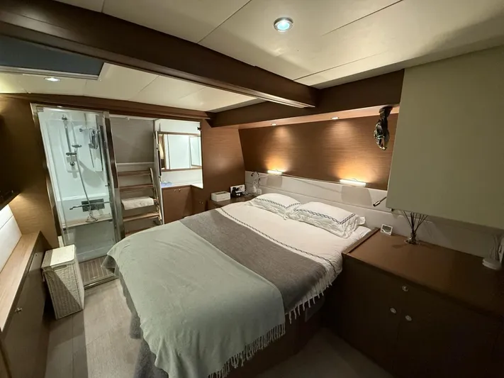 Topdog Yacht Photos Pics 