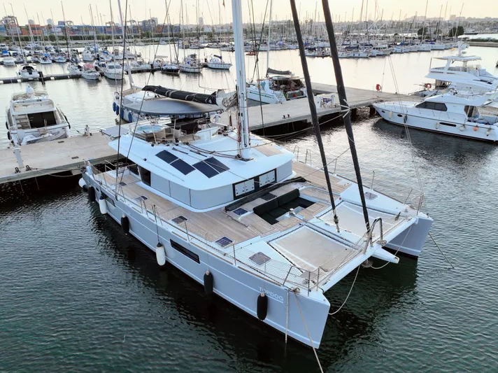 Topdog Yacht Photos Pics Lagoon 560 S2