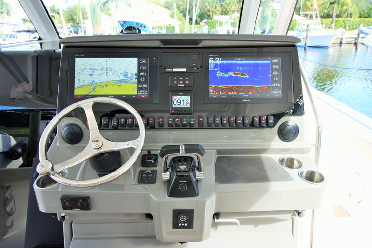 2017-40-pursuit-s-408-sport