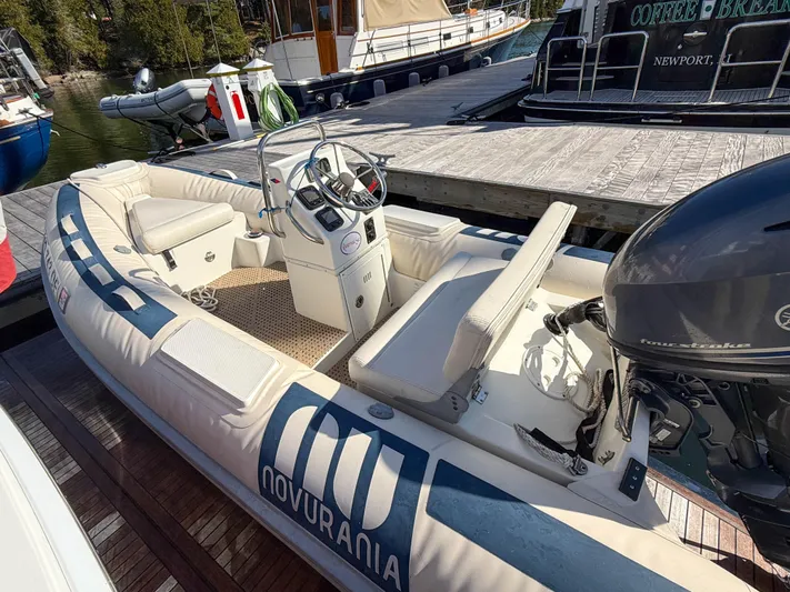 Mystique Yacht Photos Pics 