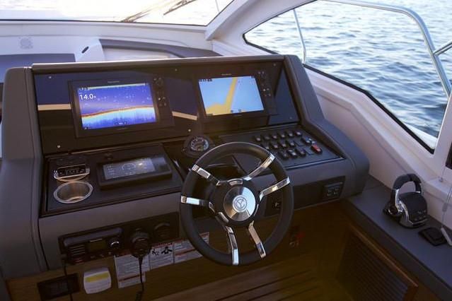 2018 Cruisers Yachts 42 