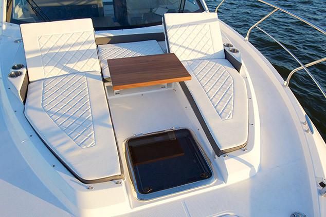2018 Cruisers Yachts 42 