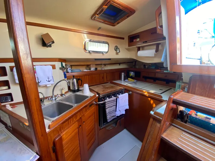 Babe Yacht Photos Pics 