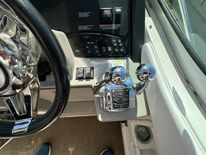 Harborviewbayview Yacht Photos Pics 2016 Sea Ray 330 Sundancer helm with steering wheel and control panel.