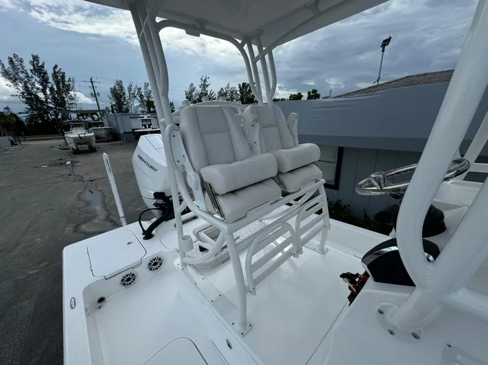  Yacht Photos Pics 2025 Shallow Sport 25 X3 boat with dual cushioned seats and white exterior.