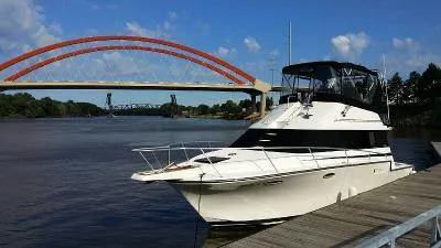 Luhrs 3400 Motot Yacht