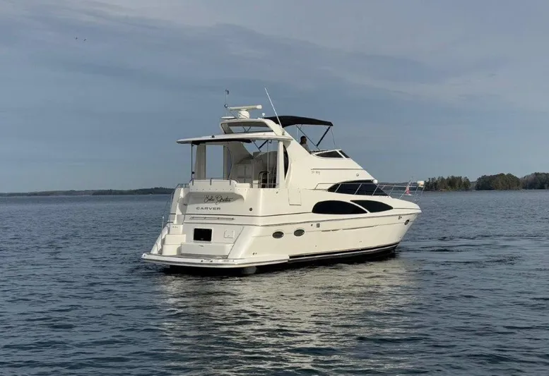  Yacht Photos Pics 2005 Carver 390 Motor Yacht - Image 3