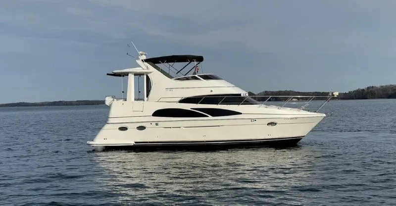  Yacht Photos Pics 2005 Carver 390 Motor Yacht - Image 2