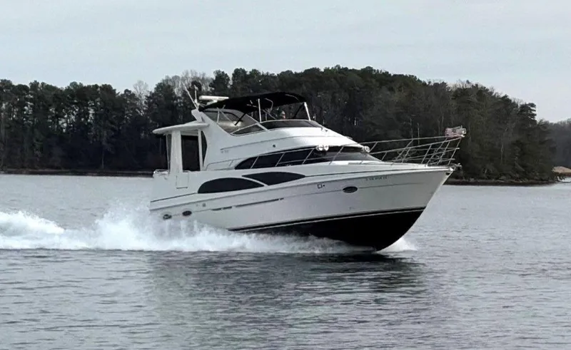  Yacht Photos Pics 2005 Carver 390 Motor Yacht - Image 1