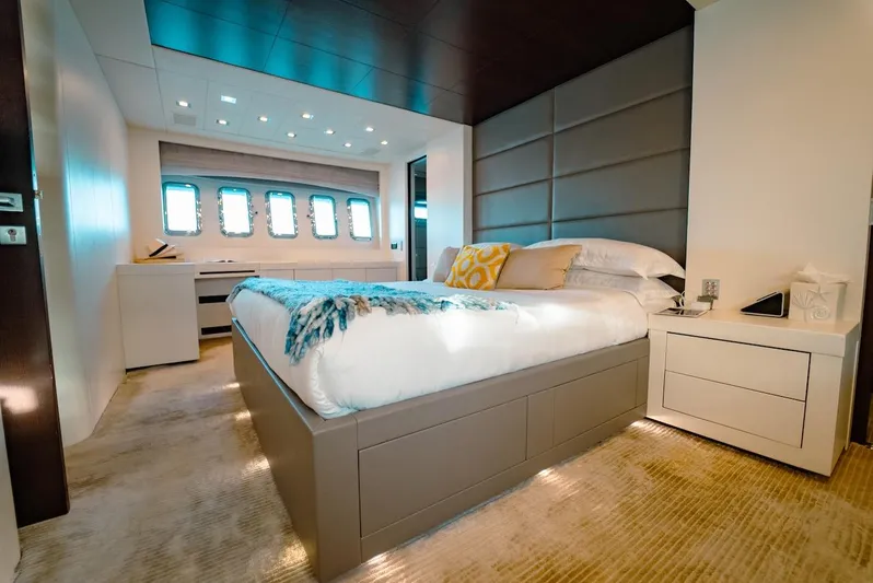 Houdini Yacht Photos Pics 