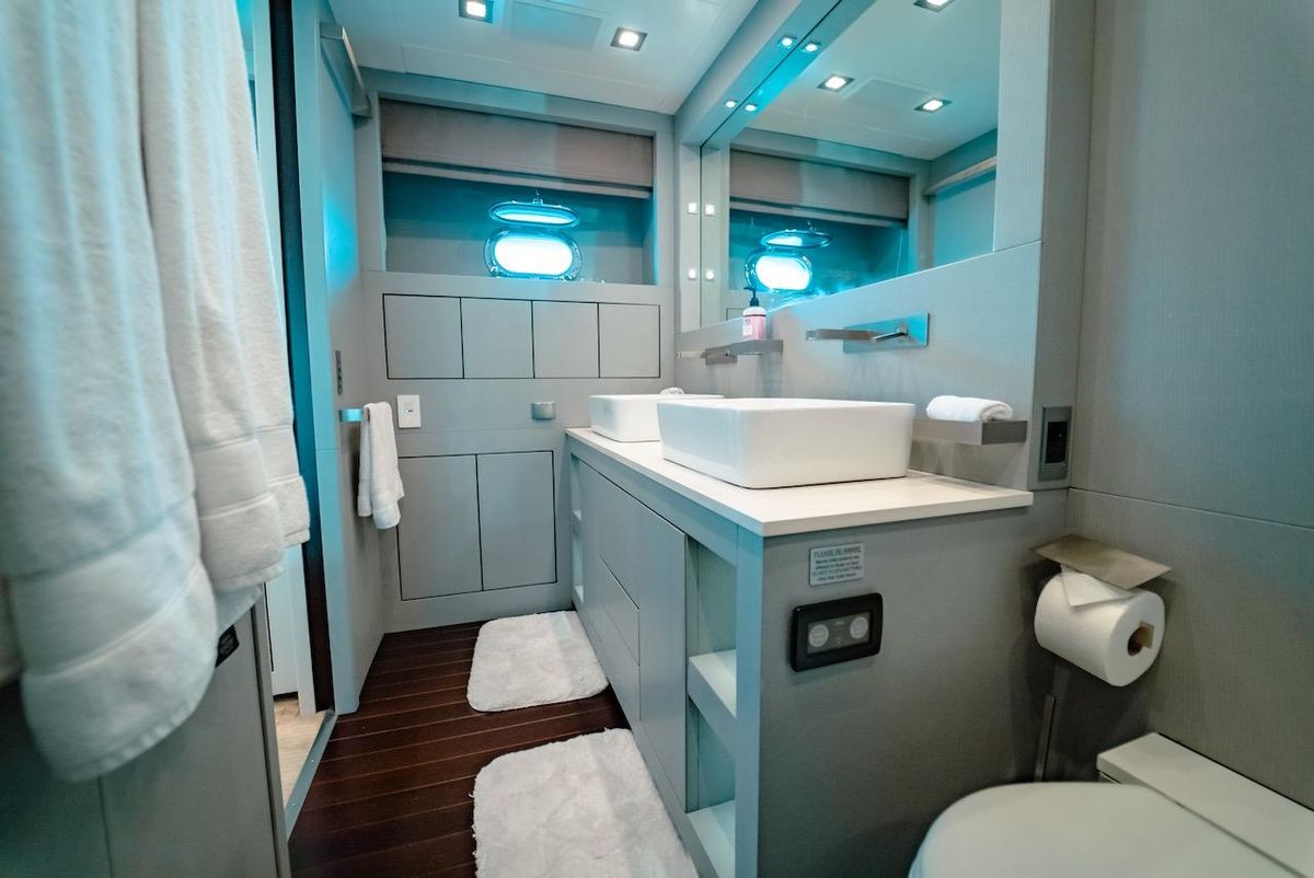 2007 Mangusta 92 