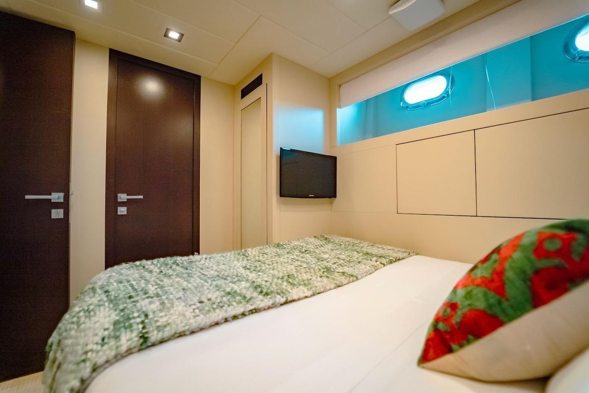 2007 Mangusta 92 