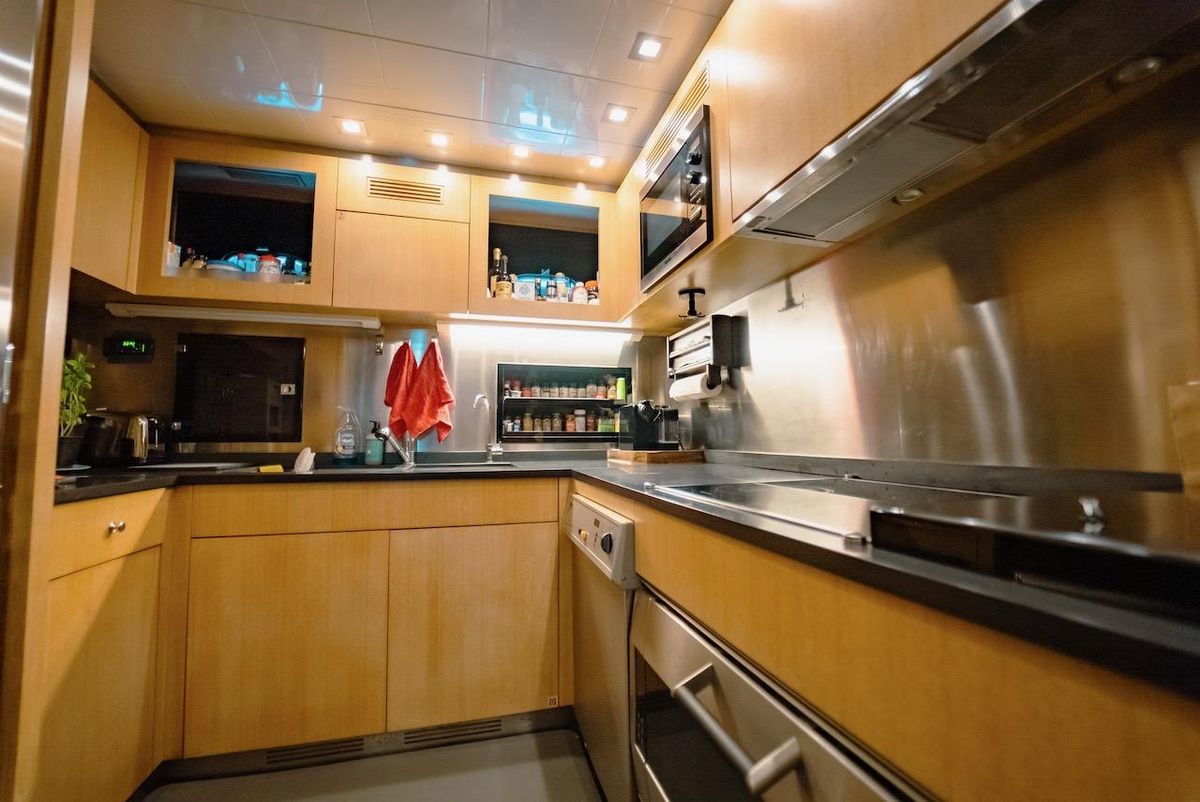 2007 Mangusta 92 