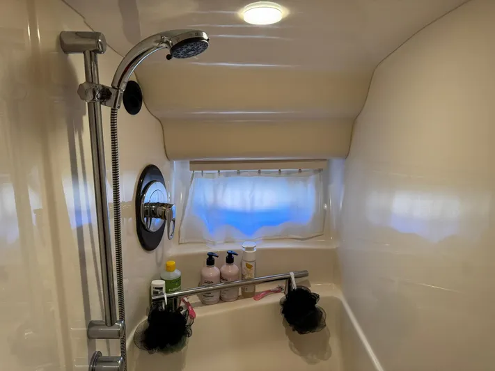  Yacht Photos Pics Shower area in 2004 Sea Ray 390 Sundancer yacht with toiletries and window.