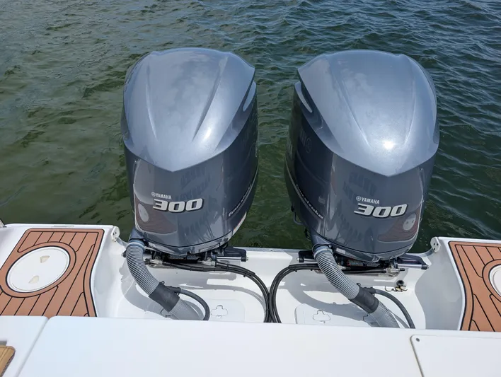 Under Pressure Yacht Photos Pics Twin Yamaha 300 engines on a 2020 Sea Hunt Gamefish 30 boat, docked on water.