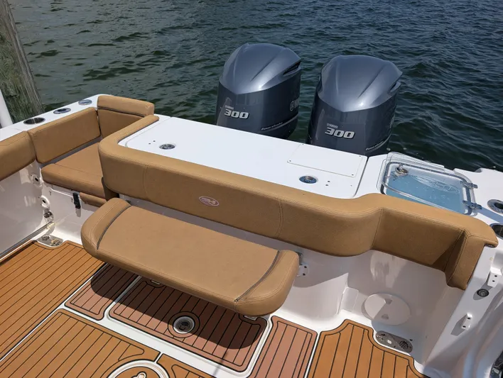 Under Pressure Yacht Photos Pics 2020 Sea Hunt Gamefish 30 boat with dual Yamaha 300 engines and tan seating.