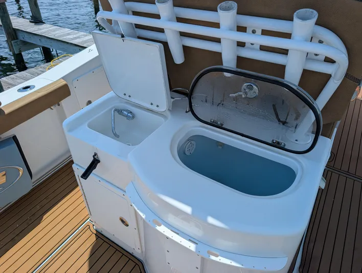 Under Pressure Yacht Photos Pics 2020 Sea Hunt Gamefish 30 boat with sink and storage compartments.
