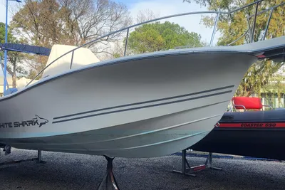 2005 White Shark 225