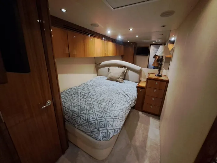 Mary Rose Yacht Photos Pics Luxurious bedroom interior of 2006 Hatteras 68 Convertible yacht.
