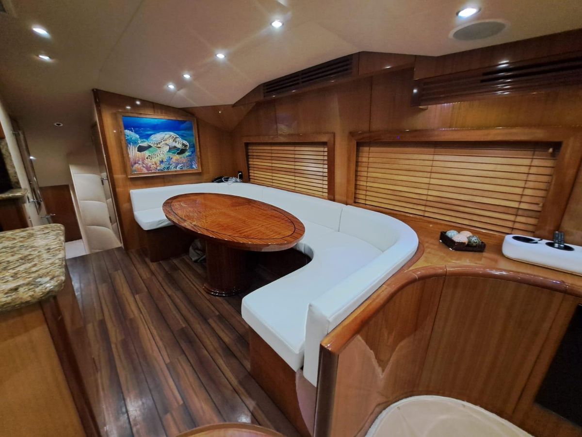 2006 Hatteras 68 