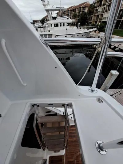 Mary Rose Yacht Photos Pics 2006 Hatteras 68 Convertible yacht docked at marina, view of deck and ladder.