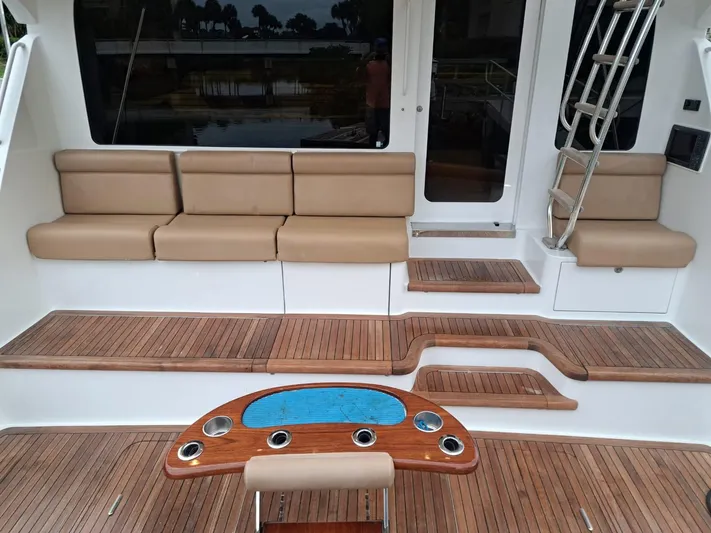 Mary Rose Yacht Photos Pics 2006 Hatteras 68 Convertible yacht deck with seating and fishing table.