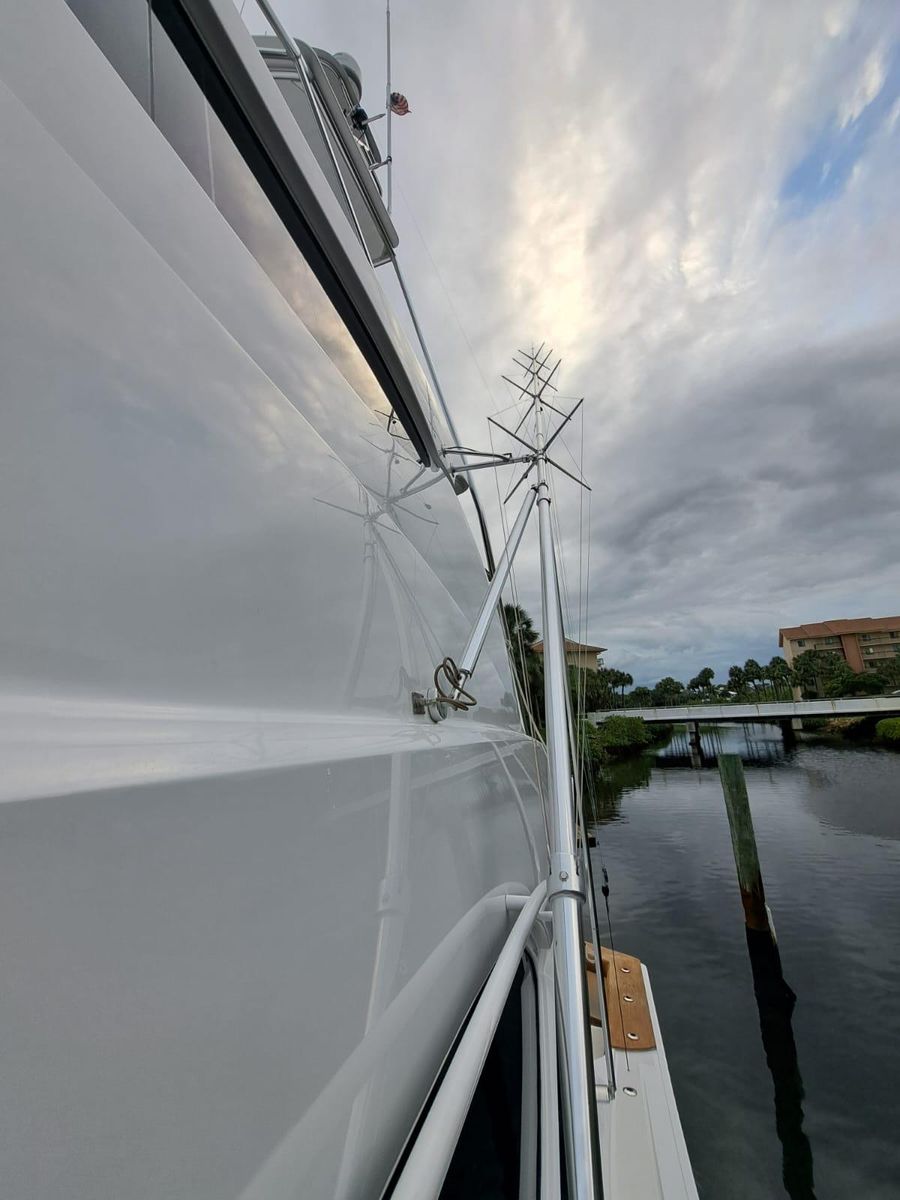 2006 Hatteras 68 
