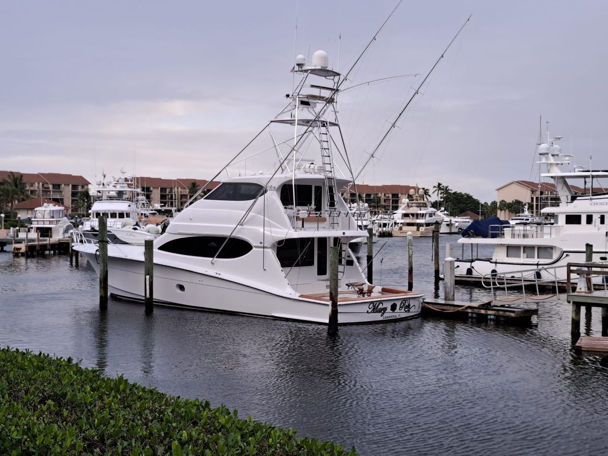 2006 Hatteras 68 