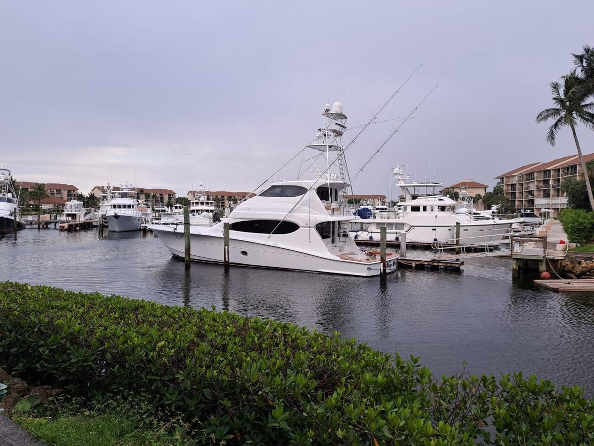 2006 Hatteras 68 