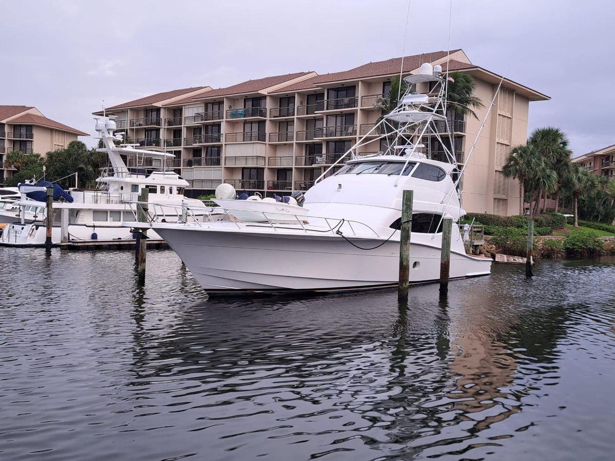 2006 Hatteras 68 
