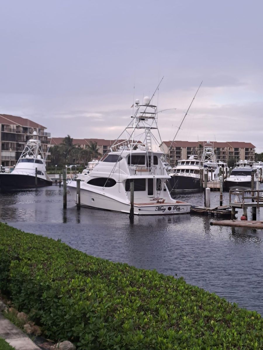 2006 Hatteras 68 