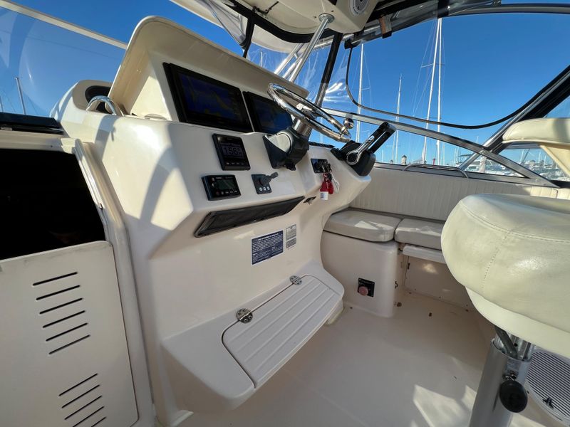 2007 Grady-White 330 Express